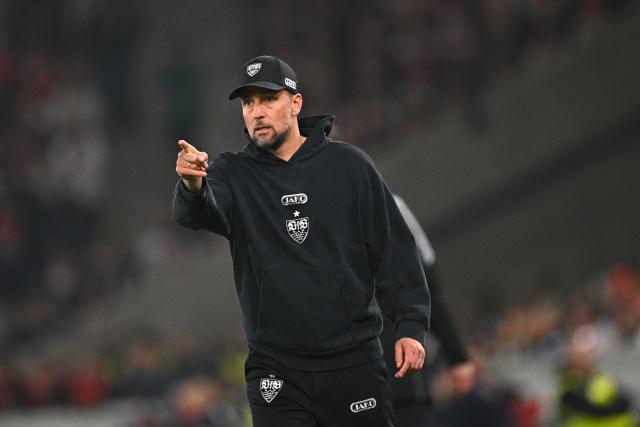 23 April 2026, Baden-Wuerttemberg, Stuttgart: Stuttgart coach Sebastian Hoeness gestures on the touchline during the German DFB Cup semifinal soccer match between VfB Stuttgart and SC Freiburg at MHPArena. Photo: Tom Weller/dpa - IMPORTANT NOTICE: DFL and DFB regulations prohibit any use of photographs as image sequences and/or quasi-video.