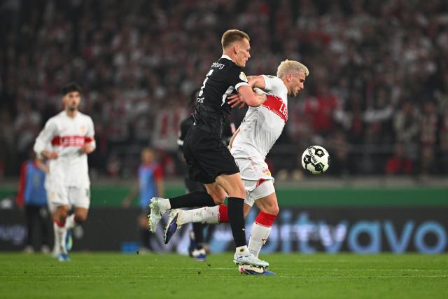 23 April 2026, Baden-Wuerttemberg, Stuttgart: Freiburg's Philipp Lienhart and Stuttgart's Ermedin Demirovic (R) battle for the ball during the German DFB Cup semifinal soccer match between VfB Stuttgart and SC Freiburg at MHPArena. Photo: Tom Weller/dpa - IMPORTANT NOTICE: DFL and DFB regulations prohibit any use of photographs as image sequences and/or quasi-video.