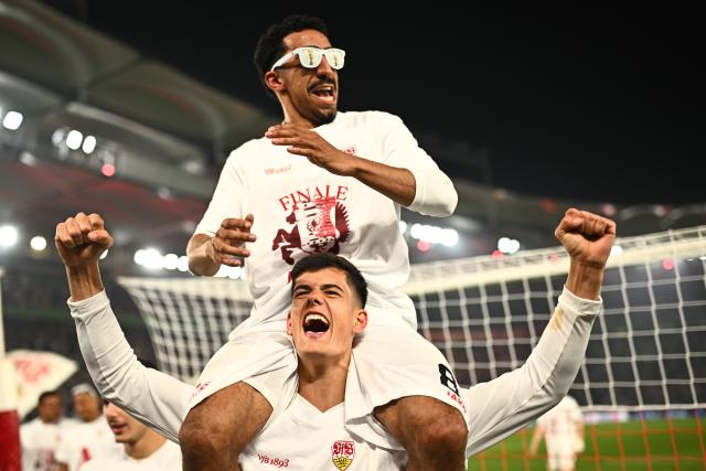 23 April 2026, Baden-Wuerttemberg, Stuttgart: Stuttgart's Chema Andres and Stuttgart's Tiago Tomas (Top) celebrate after winning the German DFB Cup semifinal soccer match between VfB Stuttgart and SC Freiburg at MHPArena. Photo: Tom Weller/dpa - IMPORTANT NOTICE: DFL and DFB regulations prohibit any use of photographs as image sequences and/or quasi-video.