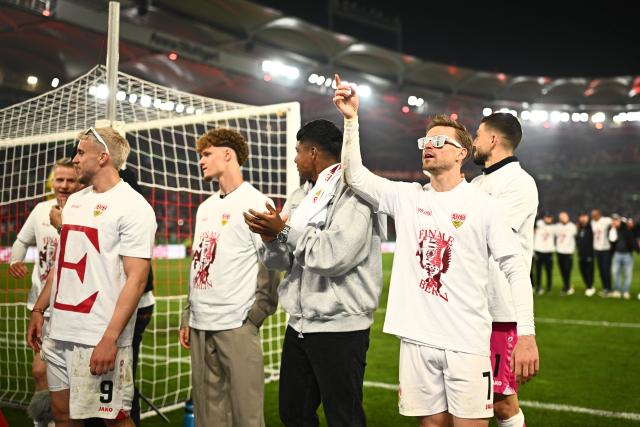 23 April 2026, Baden-Wuerttemberg, Stuttgart: VfB Stuttgart's Maximilian Mittelstaedt (2nd R) thanks the fans after winning the German DFB Cup semifinal soccer match between VfB Stuttgart and SC Freiburg at MHPArena. Photo: Tom Weller/dpa - IMPORTANT NOTICE: DFL and DFB regulations prohibit any use of photographs as image sequences and/or quasi-video.