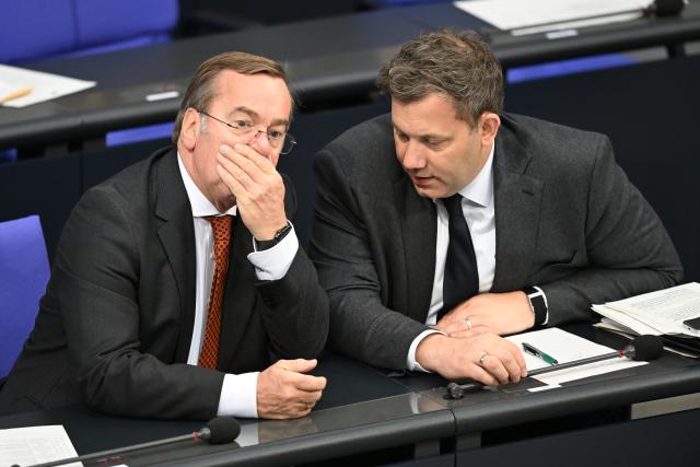 24 April 2026, Berlin: Boris Pistorius, German Minister of Defense, speaks to  Lars Klingbeil, German Minister of Finance, during the plenary session of the German Parliament (Bundestag) in Berlin. Photo: Markus Lenhardt/dpa