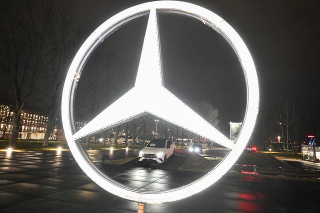 FILED - 12 February 2026, Baden-Württemberg, Stuttgart: The brand logo of the vehicle manufacturer Mercedes-Benz shines in front of the Customer Center in Stuttgart. Photo: Bernd Weißbrod/dpa