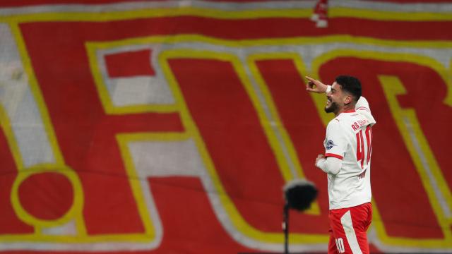 24 April 2026, Saxony, Leipzig: Leipzig's Romulo celebrates after scoring his side's second goal of the game during the German Bundesliga soccer match between RB Leipzig and 1. FC Union Berlin at Red Bull Arena. Photo: Jan Woitas/dpa - IMPORTANT NOTICE: DFL and DFB regulations prohibit any use of photographs as image sequences and/or quasi-video.