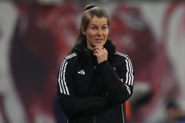 24 April 2026, Saxony, Leipzig: Union Berlin coach Marie-Louise Eta reacts on the touchline during the German Bundesliga soccer match between RB Leipzig and 1. FC Union Berlin at Red Bull Arena. Photo: Jan Woitas/dpa - IMPORTANT NOTICE: DFL and DFB regulations prohibit any use of photographs as image sequences and/or quasi-video.