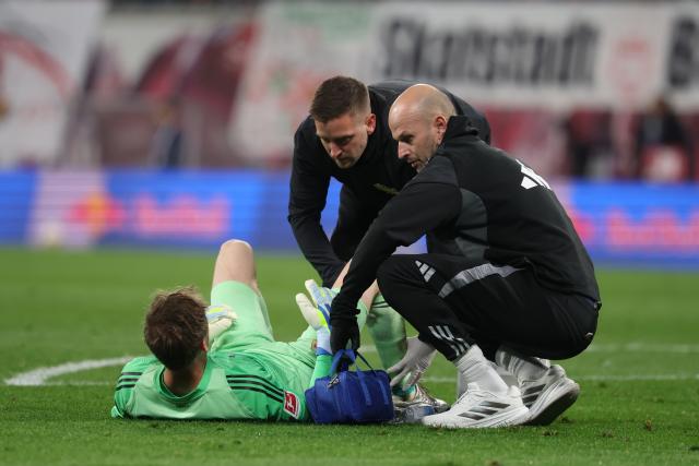 24 April 2026, Saxony, Leipzig: Union Berlin goalkeeper Frederik Roennow receives medical attention during the German Bundesliga soccer match between RB Leipzig and 1. FC Union Berlin at Red Bull Arena. Photo: Jan Woitas/dpa - IMPORTANT NOTICE: DFL and DFB regulations prohibit any use of photographs as image sequences and/or quasi-video.