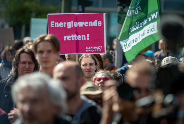24 April 2026, Berlin: Demonstrators stand with a sign reading "Save the energy transition!" in front of the Christian Democratic Union (CDU) party headquarters during the "Fridays for Future" demonstration. Photo: Soeren Stache/dpa