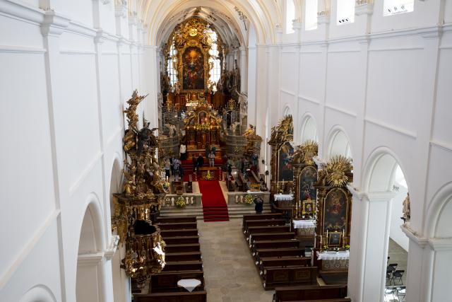 PRODUCTION - 24 April 2026, Bavaria, Bamberg: A view of the central nave of St. Michael's Church. The former abbey church of the St. Michael monastery complex is reopened after 14 years of renovation. Photo: Daniel Vogl/dpa