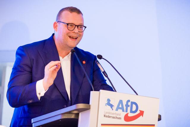 25 April 2026, Lower Saxony, Doetlingen: Ansgar Schledde, state chairman of the Alternative for Germany (AfD) in Lower Saxony, speaks at the state party conference. The party conference takes place almost five months before the local elections and coincides with a period of tension within the party. Photo: Moritz Frankenberg/dpa