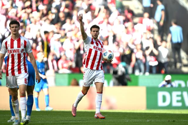 25 April 2026, North Rhine-Westphalia, Cologne: Cologne's Luca Waldschmidt celebrates his side's first goal of the game during the German Bundesliga soccer match between 1. FC Cologne and Bayer Leverkusen at RheinEnergieSTADION. Photo: Federico Gambarini/dpa - WICHTIGER HINWEIS: Gemäß den Vorgaben der DFL Deutsche Fußball Liga bzw. des DFB Deutscher Fußball-Bund ist es untersagt, in dem Stadion und/oder vom Spiel angefertigte Fotoaufnahmen in Form von Sequenzbildern und/oder videoähnlichen Fotostrecken zu verwerten bzw. verwerten zu lassen.