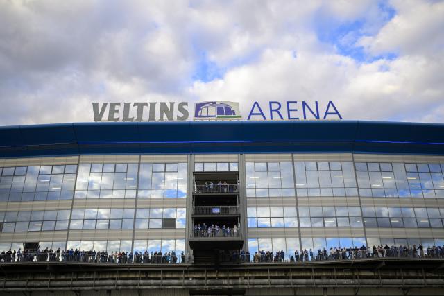 FILED - 23 August 2025, North Rhine-Westphalia, Gelsenkirchen: An exterior view of the Veltins Arena. A body has been found at the Veltins Arena in Gelsenkirchen, the home of German football team Schalke, police said on Saturday. Photo: Anke Waelischmiller/dpa - WICHTIGER HINWEIS: Gemäß den Vorgaben der DFL Deutsche Fußball Liga bzw. des DFB Deutscher Fußball-Bund ist es untersagt, in dem Stadion und/oder vom Spiel angefertigte Fotoaufnahmen in Form von Sequenzbildern und/oder videoähnlichen Fotostrecken zu verwerten bzw. verwerten zu lassen.