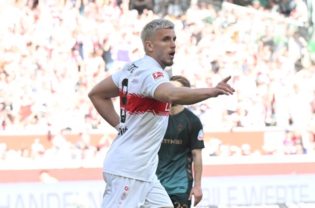 26 April 2026, Baden-Wuerttemberg, Stuttgart: Stuttgart's Ermedin Demiroviae celebrates scoring his side's first goal during the German Bundesliga soccer match between VfB Stuttgart and Werder Bremen at MHPArena. Photo: Bernd Weißbrod/dpa - WICHTIGER HINWEIS: Gemäß den Vorgaben der DFL Deutsche Fußball Liga bzw. des DFB Deutscher Fußball-Bund ist es untersagt, in dem Stadion und/oder vom Spiel angefertigte Fotoaufnahmen in Form von Sequenzbildern und/oder videoähnlichen Fotostrecken zu verwerten bzw. verwerten zu lassen.