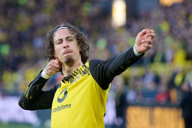 26 April 2026, North Rhine-Westphalia, Dortmund: Borussia Dortmund's Fabio Silva celebrates scoring his side's fourth goal during the German Bundesliga soccer match between Borussia Dortmund and SC Freiburg at Signal Iduna Park. Photo: Bernd Thissen/dpa - WICHTIGER HINWEIS: Gemäß den Vorgaben der DFL Deutsche Fußball Liga bzw. des DFB Deutscher Fußball-Bund ist es untersagt, in dem Stadion und/oder vom Spiel angefertigte Fotoaufnahmen in Form von Sequenzbildern und/oder videoähnlichen Fotostrecken zu verwerten bzw. verwerten zu lassen.