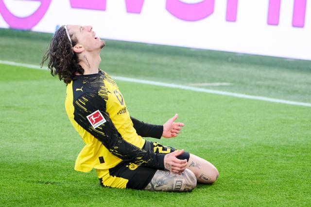 26 April 2026, North Rhine-Westphalia, Dortmund: Borussia Dortmund's Fabio Silva celebrates scoring his side's fourth goal during the German Bundesliga soccer match between Borussia Dortmund and SC Freiburg at Signal Iduna Park. Photo: Bernd Thissen/dpa - WICHTIGER HINWEIS: Gemäß den Vorgaben der DFL Deutsche Fußball Liga bzw. des DFB Deutscher Fußball-Bund ist es untersagt, in dem Stadion und/oder vom Spiel angefertigte Fotoaufnahmen in Form von Sequenzbildern und/oder videoähnlichen Fotostrecken zu verwerten bzw. verwerten zu lassen.