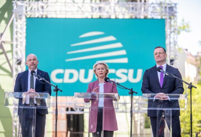 27 April 2026, Berlin: Jens Spahn, CDU/CSU parliamentary group leader in the Bundestag, speaks alongside Alexander Hoffmann, CSU regional group leader in the Bundestag, and Ursula von der Leyen, President of the EU Commission, before the start of the two-day retreat of the CDU/CSU parliamentary group's executive committee. Photo: Michael Kappeler/dpa