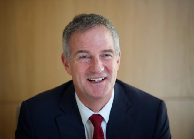 PRODUCTION - 27 April 2026, Berlin: Peter Kyle, British Minister for Trade and Industry, speaks at the British Embassy during an interview with dpa. Photo: Soeren Stache/dpa