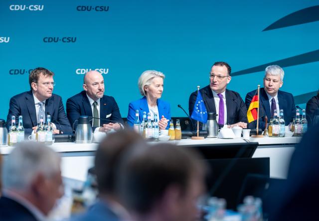 27 April 2026, Berlin: Jens Spahn (2-R), CDU/CSU parliamentary group leader in the Bundestag, speaks alongside Alexander Hoffmann (2-L), regional group leader in the Bundestag, and Ursula von der Leyen (C), President of the EU Commission, at the start of the two-day closed meeting of the CDU/CSU parliamentary group's executive committee. Photo: Michael Kappeler/dpa