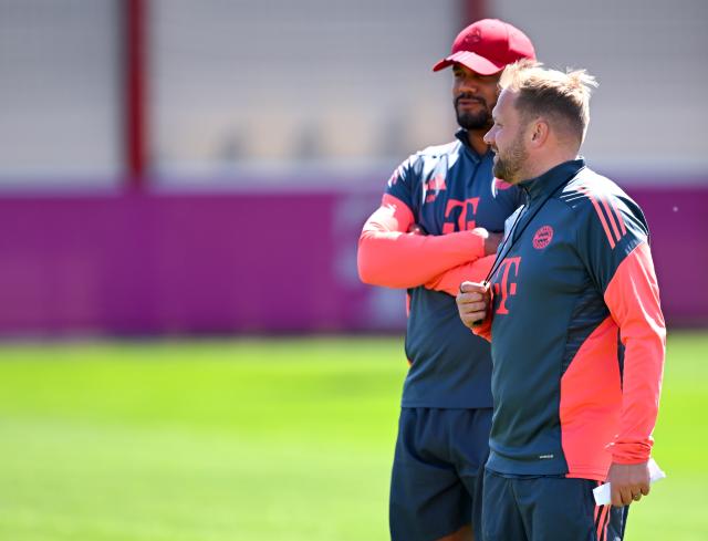 27 April 2026, Bavaria, Munich: Bayern Munich's coach Vincent Kompany and his assistant Aaron Danks watch over a training session ahead of Tuesday's UEFA Champions League soccer match against Paris Saint-Germain. Photo: Sven Hoppe/dpa