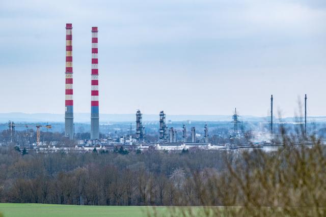 FILED - 15 March 2026, Bavaria, Vohburg An Der Donau: Industrial facilities at the Bayernoil refinery can be seen on the premises. The site is one of the larger refineries in Germany and processes crude oil into fuels, heating oil, and petrochemical feedstocks. Photo: Armin Weigel/dpa
