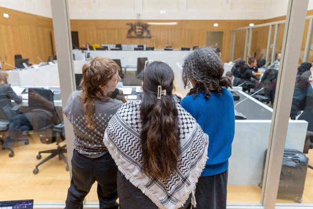 27 April 2026, Baden-Wuerttemberg, Stuttgart: Court observers are presented at the Higher Regional Court, where five pro-Palestinian activists are on trial. According to the indictment, they broke into an Israeli defense contractor in Ulm at night, destroyed a large amount of inventory there, spray-painted the walls, and caused millions of euros in damage. Photo: Julian Rettig/dpa