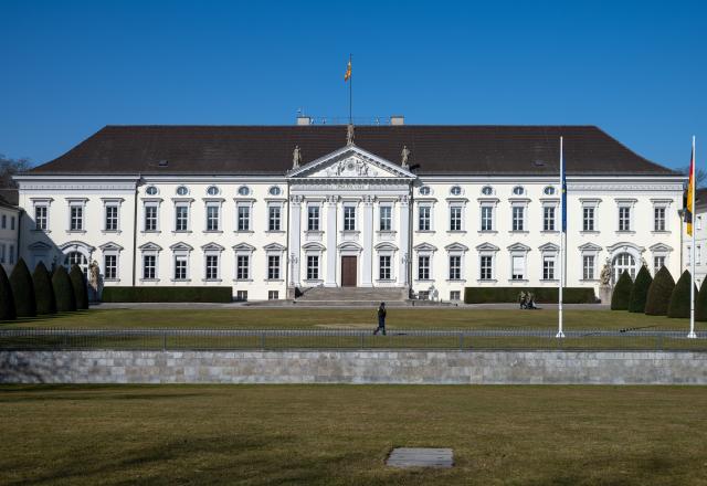 FILED - 06 March 2026, Berlin: Bellevue Palace stands under a blue sky in the sunshine. Bellevue Palace in Berlin is set to become a pop-up exhibition space, for a limited period only. Photo: Soeren Stache/dpa