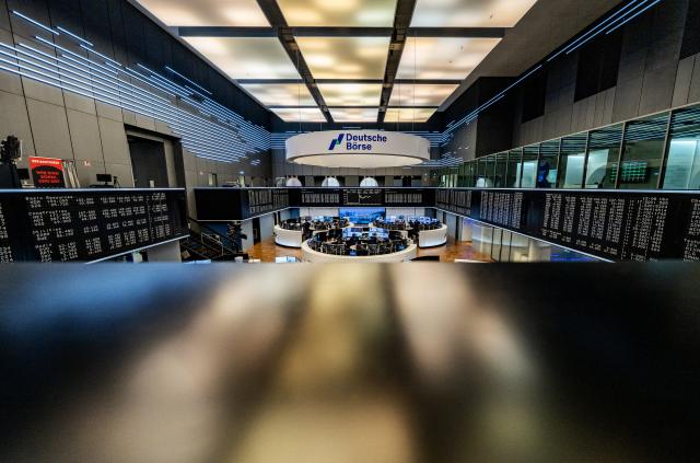 FILED - 23 March 2026, Hesse, Frankfurt/Main: The daily performance of the German Stock Index (DAX) is displayed on the large screen above the trading floor at Deutsche Boerse. Photo: Andreas Arnold/dpa