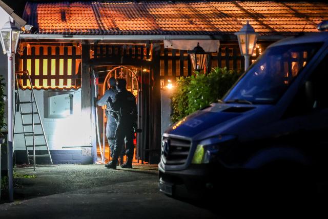 28 April 2026, North Rhine-Westphalia, Hilden: Police officers search the Hells Angels clubhouse in Hilden. Photo: Christoph Reichwein/dpa