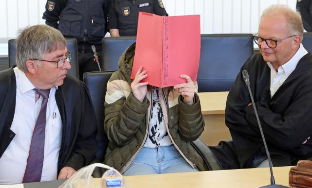 28 April 2026, Mecklenburg-Western Pomerania, Rostock: (L-R )Andreas Ohm , lawyer, the defendant and Thomas Loecker, lawyer, wait in the courtroom of the regional court for the start of the murder trial in the Fabian case. The defendant is accused of treacherously killing Fabian from Güstrow, who was eight years old at the time, on October 10, 2025 for base motives. Photo: Bernd Wüstneck/dpa
