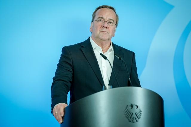 28 April 2026, Berlin: German Minister of Defense Boris Pistorius speaks during a press conference following a roundtable discussion on strengthening German-Ukrainian cooperation in the security and defense industry. Photo: Kay Nietfeld/dpa
