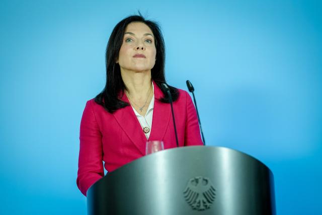 28 April 2026, Berlin: German Minister for Economic Affairs and Energy Katherina Reiche speaks during a press conference following a roundtable discussion on strengthening German-Ukrainian cooperation in the security and defense industry. Photo: Kay Nietfeld/dpa