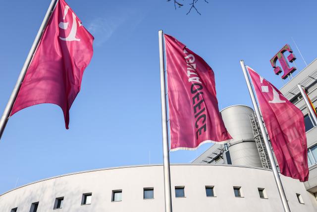 FILED - 26 February 2026, North Rhine-Westphalia, Bonn: Flags fly in front of Deutsche Telekom's headquarters. Photo: Oliver Berg/dpa