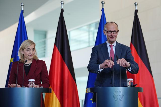 29 April 2026, Berlin: Nina Warken, German Minister of Health, and German Chancellor Friedrich Merz  give a press statement on the planned health insurance reform. Photo: Kay Nietfeld/dpa