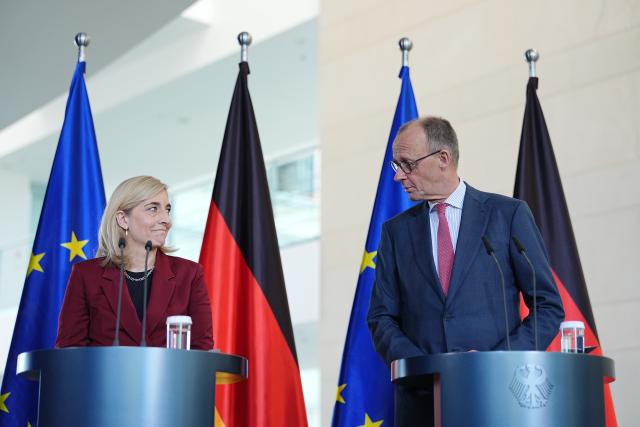 29 April 2026, Berlin: Nina Warken, German Minister of Health, and German Chancellor Friedrich Merz  give a press statement on the planned health insurance reform. Photo: Kay Nietfeld/dpa
