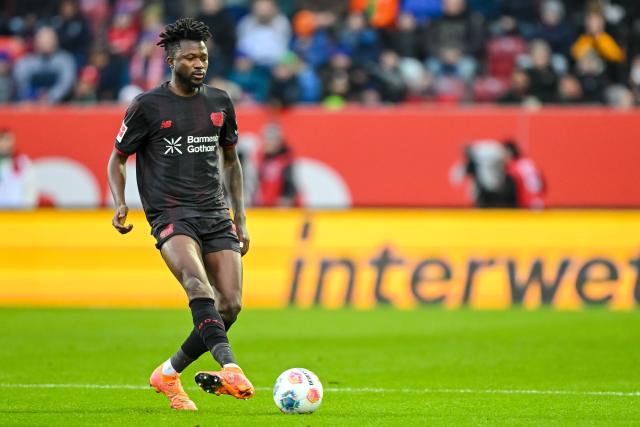 FILED - 06 December 2025, Bavaria, Augsburg: Leverkusen's Edmond Tapsoba in action during the German Bundesliga soccer match between FC Augsburg and Bayer Leverkusen at WWK Arena.  Bayer Leverkusen have renewed the contract of defender Edmond Tapsoba by three years until 2031, the Bundesliga club said on Wednesday. Photo: Harry Langer/dpa