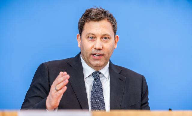 29 April 2026, Berlin: Lars Klingbeil, German Minister of Finance, takes part in the press conference on the government's draft budget for 2027 and the financial plan for 2028-2030. Photo: Michael Kappeler/dpa