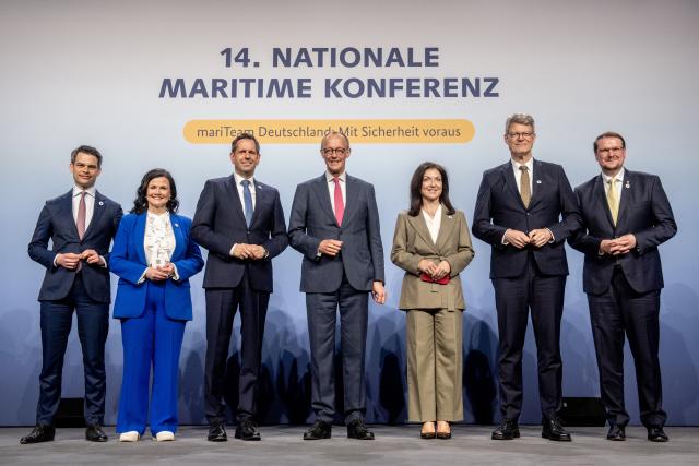 29 April 2026, Lower Saxony, Emden: (L-R) Christoph Ploss, German Government Coordinator for Maritime Economy and Tourism, Gitta Connemann, Parliamentary State Secretary at the German Ministry for Economic Affairs and Energy, Olaf Lies, Minister President of Lower Saxony, Chancellor Friedrich Merz, Katherina Reiche, Minister for Economic Affairs and Energy, Patrick Schnieder, Minister of Transport, and Tim Kruithoff, Lord Mayor of Emden, stand for a group photo in the North Sea Hall during the 14th National Maritime Conference (NMK). Photo: Hauke-Christian Dittrich/dpa