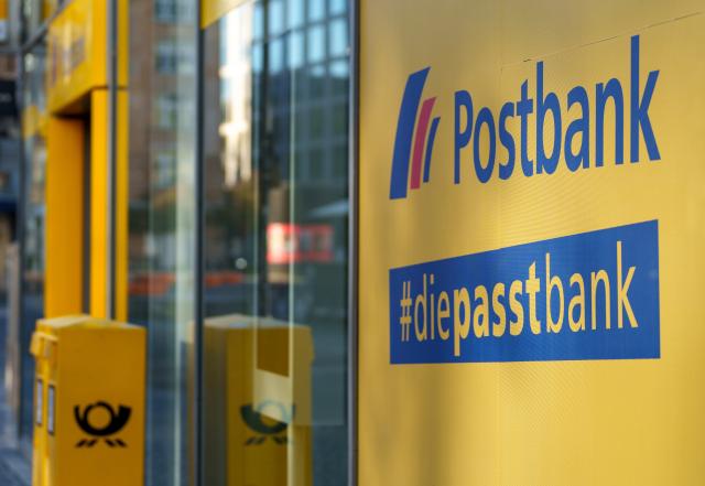 30 April 2026, Hesse, Frankfurt/Main: The Postbank logo is displayed at a branch. After the second unsuccessful round of negotiations, Verdi (Vereinte Dienstleistungsgewerkschaft) has called on the approximately 9,000 Postbank employees to go on warning strikes on April 30 and May 2. The union is demanding an 8 percent pay rise for employees - and fair prospects in the transformation. Photo: Andreas Arnold/dpa