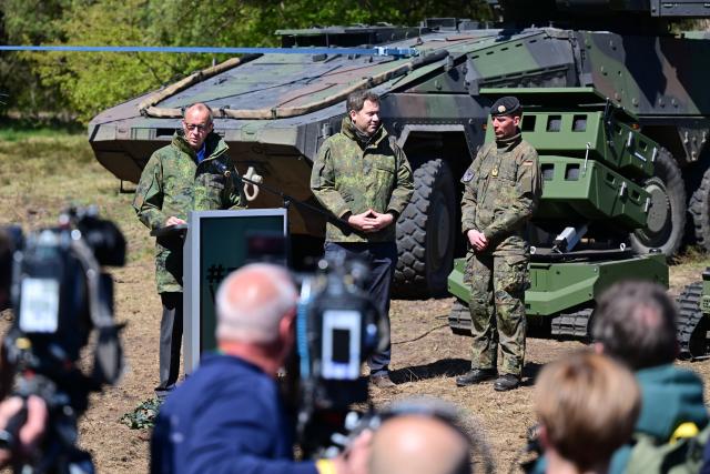 30 April 2026, Lower Saxony, Munster: German Chancellor Friedrich Merz (L) and Lars Klingbeil (C), Vice Chancellor and German Minister of Finance, visit the army in Munster and stand in front of the press together with the inspector of the army, Lieutenant General Christian Freuding (R). Merz wants to gain an impression of the operational readiness of the land forces and the Army's plans. Photo: Philipp Schulze/dpa