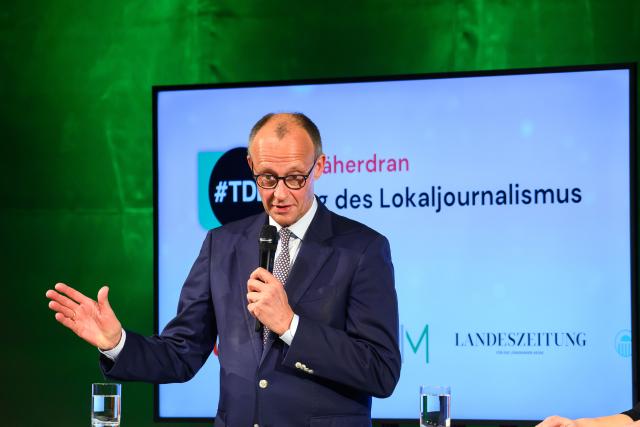 30 April 2026, Saxony-Anhalt, Salzwedel: German Chancellor Friedrich Merz speaks to the participants of the "Day of Local Journalism" at the Kulturhaus in Salzwedel. Local newspapers and media companies invited readers to a dialog with the Chancellor. Photo: Klaus-Dietmar Gabbert/dpa