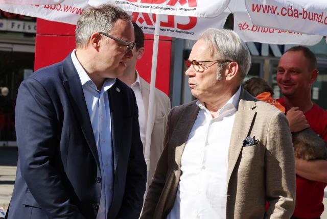 01 May 2026, Thuringia, Erfurt: Mario Voigt (L), Minister President of Thuringia, and Georg Maier, Minister of the Interior of Thuringia, speak together on the sidelines of a rally. The occasion is a nationwide trade union rally to mark International Workers' Day. Photo: Bodo Schackow/dpa