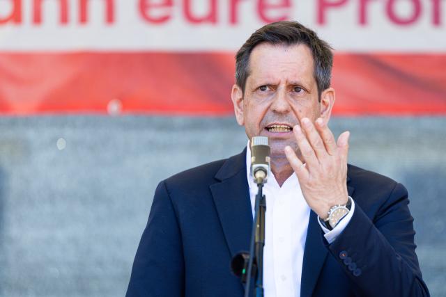 01 May 2026, Lower Saxony, Salzgitter: Olaf Lies, Minister President of Lower Saxony, speaks on stage. The occasion is a nationwide trade union rally to mark International Workers' Day. Photo: Michael Matthey/dpa