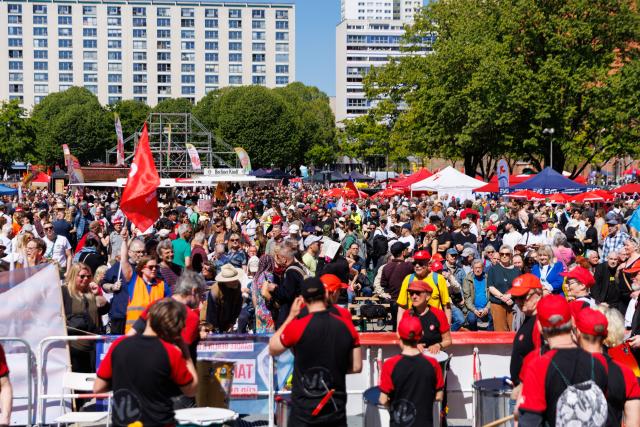 01 May 2026, Berlin: Participants wave various flags at the German Trade Union Confederation (DGB) rally in front of the Rotes Rathaus. The occasion is a nationwide trade union rally to mark International Workers' Day. Photo: Carsten Koall/dpa