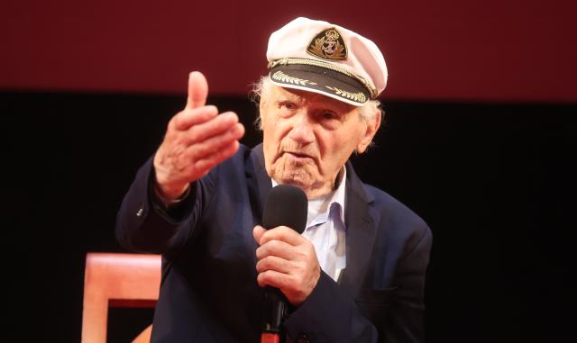 01 May 2026, Thuringia, Weimar: Buchenwald survivor Andrei Ivanovich Moiseenko speaks at the celebration of his 100th birthday at the German National Theater. Photo: Bodo Schackow/dpa