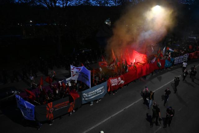 01 May 2026, Hamburg: Participants set off fireworks during a demonstration under the slogan "War and crisis are systemic. United as a class: Fight for socialism!". On May 1, several demonstrations and events will take place across the country. Photo: Daniel Bockwoldt/dpa
