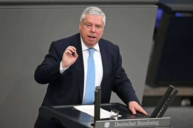 FILED - 05 March 2026, Berlin: Member of the German Bundestag Juergen Hardt speaks during the 62nd session of the German Bundestag on the topic of investigating German connections to the Epstein files. Photo: Elisa Schu/dpa