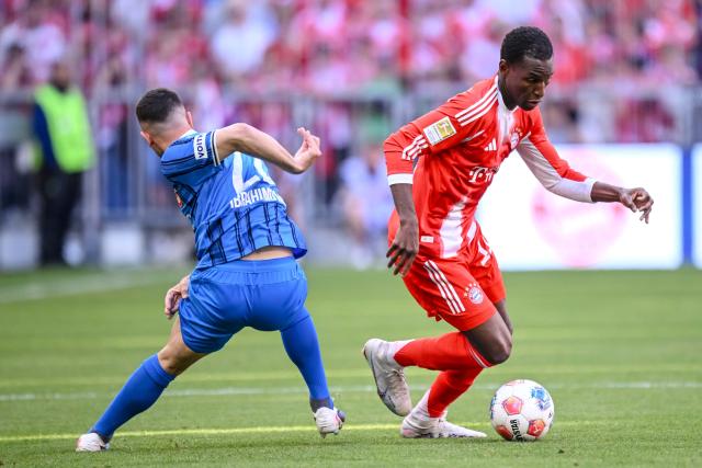 02 May 2026, Bavaria, Munich: Heidenheim's Arijon Ibrahimovic (L) and Bayern Munich's Nicolas Jackson battle for the ball during the German Bundesliga soccer match between Bayern Munich and 1. FC Heidenheim at Allianz Arena. Photo: Harry Langer/dpa - WICHTIGER HINWEIS: Gemäß den Vorgaben der DFL Deutsche Fußball Liga bzw. des DFB Deutscher Fußball-Bund ist es untersagt, in dem Stadion und/oder vom Spiel angefertigte Fotoaufnahmen in Form von Sequenzbildern und/oder videoähnlichen Fotostrecken zu verwerten bzw. verwerten zu lassen.