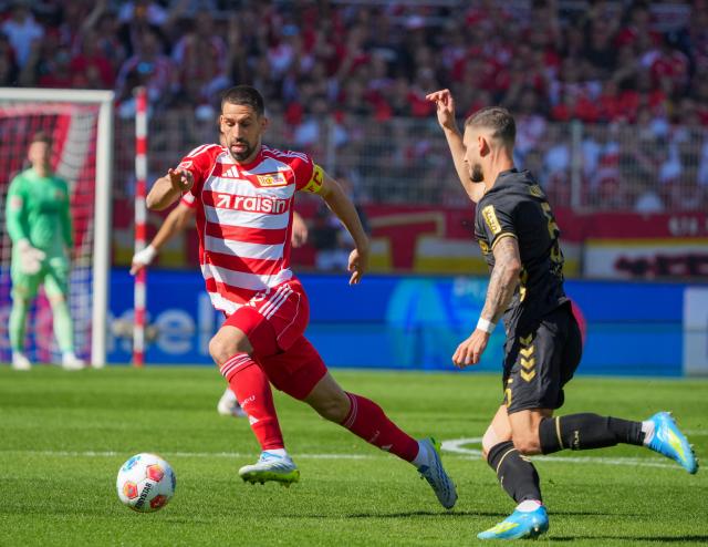 02 May 2026, Berlin: Union Berlin's Rani Khedira (L) and Cologne's Tom Krauss battle for the ball during the German Bundesliga soccer match between 1. FC Union Berlin and 1. FC Cologne at An der Alten Foersterei. Photo: Soeren Stache/dpa - WICHTIGER HINWEIS: Gemäß den Vorgaben der DFL Deutsche Fußball Liga bzw. des DFB Deutscher Fußball-Bund ist es untersagt, in dem Stadion und/oder vom Spiel angefertigte Fotoaufnahmen in Form von Sequenzbildern und/oder videoähnlichen Fotostrecken zu verwerten bzw. verwerten zu lassen.