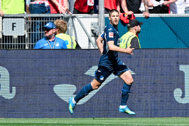 02 May 2026, Baden-Wuerttemberg, Sinsheim: Hoffenheim's Andrej Kramaric celebrates scoring his side's first goal during the German Bundesliga soccer match between TSG 1899 Hoffenheim and VfB Stuttgart at PreZero Arena. Photo: Uwe Anspach/dpa - WICHTIGER HINWEIS: Gemäß den Vorgaben der DFL Deutsche Fußball Liga bzw. des DFB Deutscher Fußball-Bund ist es untersagt, in dem Stadion und/oder vom Spiel angefertigte Fotoaufnahmen in Form von Sequenzbildern und/oder videoähnlichen Fotostrecken zu verwerten bzw. verwerten zu lassen.