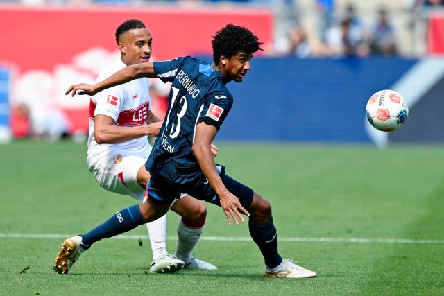 02 May 2026, Baden-Wuerttemberg, Sinsheim: Stuttgart's Jamie Leweling (L) and Hoffenheim's Bernardo battle for the ball during the German Bundesliga soccer match between TSG 1899 Hoffenheim and VfB Stuttgart at PreZero Arena. Photo: Uwe Anspach/dpa - WICHTIGER HINWEIS: Gemäß den Vorgaben der DFL Deutsche Fußball Liga bzw. des DFB Deutscher Fußball-Bund ist es untersagt, in dem Stadion und/oder vom Spiel angefertigte Fotoaufnahmen in Form von Sequenzbildern und/oder videoähnlichen Fotostrecken zu verwerten bzw. verwerten zu lassen.