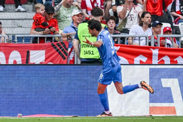 02 May 2026, Bavaria, Munich: Heidenheim's Eren Dinkci celebrates scoring his side's second goal during the German Bundesliga soccer match between Bayern Munich and 1. FC Heidenheim at Allianz Arena. Photo: Harry Langer/dpa - WICHTIGER HINWEIS: Gemäß den Vorgaben der DFL Deutsche Fußball Liga bzw. des DFB Deutscher Fußball-Bund ist es untersagt, in dem Stadion und/oder vom Spiel angefertigte Fotoaufnahmen in Form von Sequenzbildern und/oder videoähnlichen Fotostrecken zu verwerten bzw. verwerten zu lassen.