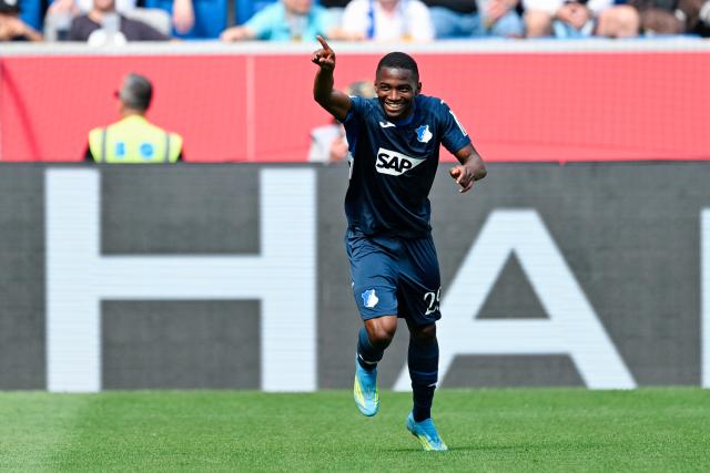 02 May 2026, Baden-Wuerttemberg, Sinsheim: Hoffenheim's Bazoumana Toure celebrates scoring his side's second goal during the German Bundesliga soccer match between TSG 1899 Hoffenheim and VfB Stuttgart at PreZero Arena. Photo: Uwe Anspach/dpa - WICHTIGER HINWEIS: Gemäß den Vorgaben der DFL Deutsche Fußball Liga bzw. des DFB Deutscher Fußball-Bund ist es untersagt, in dem Stadion und/oder vom Spiel angefertigte Fotoaufnahmen in Form von Sequenzbildern und/oder videoähnlichen Fotostrecken zu verwerten bzw. verwerten zu lassen.
